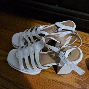 Wild Pair Chunky Heel Sandals size 8.5